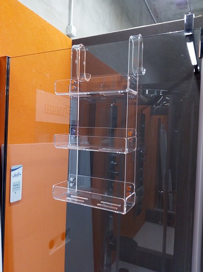 Griglia in plexiglass da appendere al box.jpg